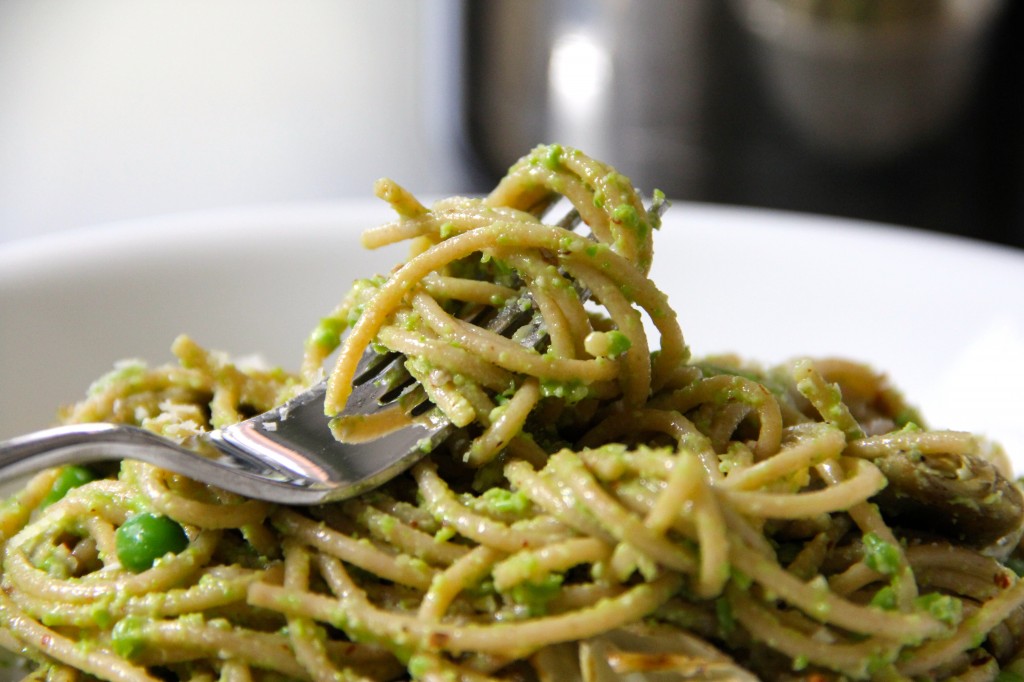 Pea-Almond Pesto & Artichokes with Spahetti