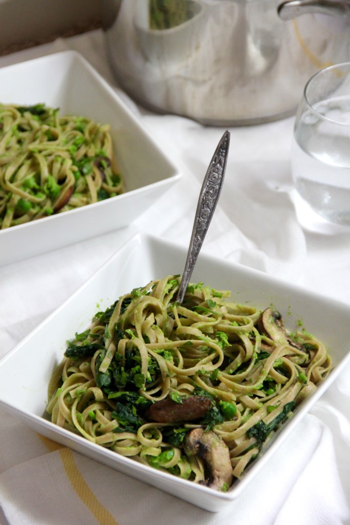 Linguine pea puree with garlicky spinach and mushrooms